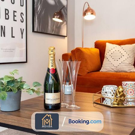 Stylish Two Bed Town Centre Apartment By Movida Property Group Short Lets & Serviced Accommodation With Parking Harrogate Buitenkant foto