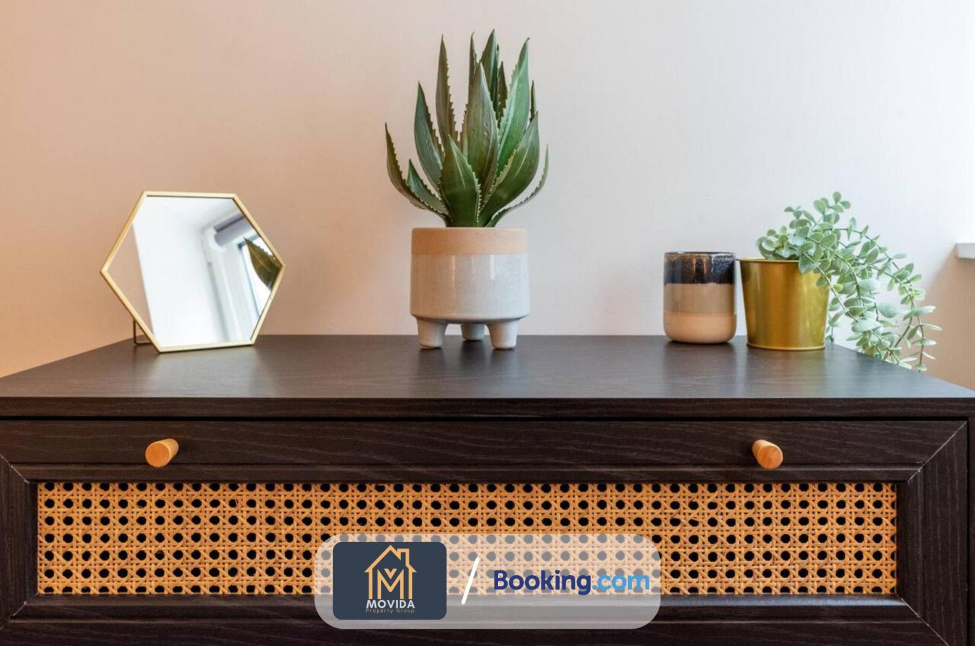 Stylish Two Bed Town Centre Apartment By Movida Property Group Short Lets & Serviced Accommodation With Parking Harrogate Buitenkant foto