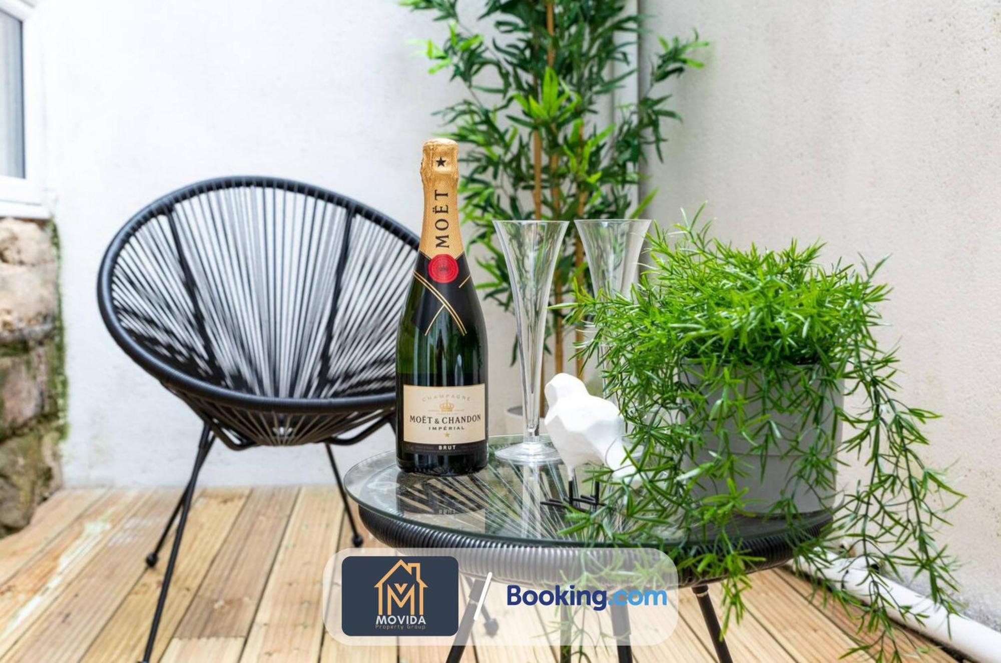 Stylish Two Bed Town Centre Apartment By Movida Property Group Short Lets & Serviced Accommodation With Parking Harrogate Buitenkant foto