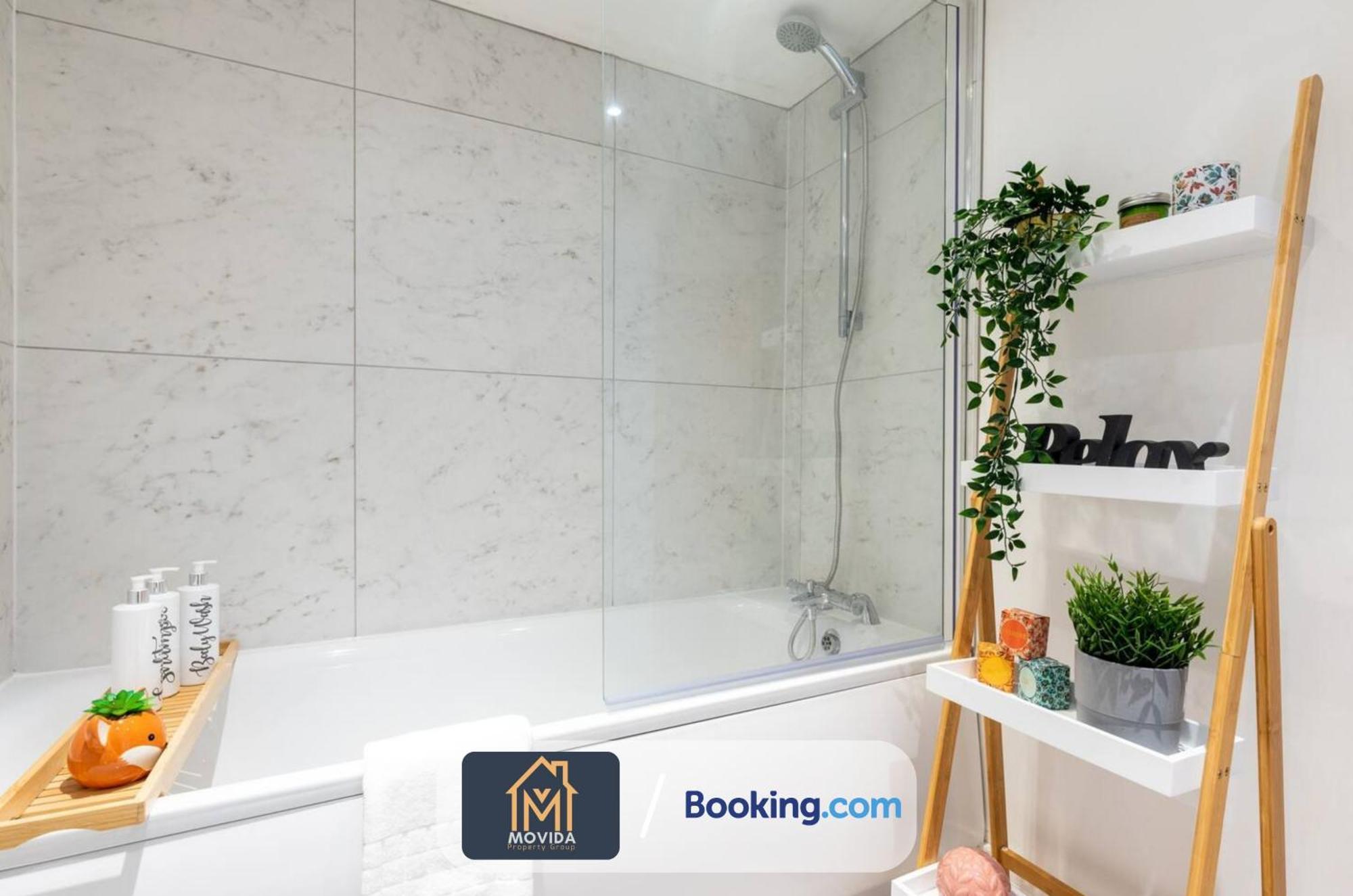 Stylish Two Bed Town Centre Apartment By Movida Property Group Short Lets & Serviced Accommodation With Parking Harrogate Buitenkant foto